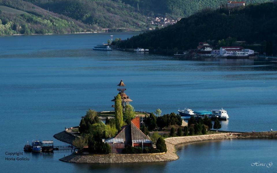 Апартаменты Adrya Оршова Экстерьер фото